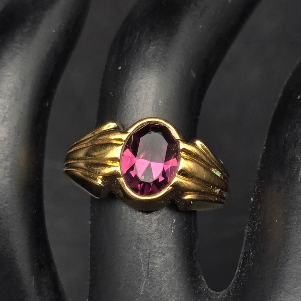 Avon Faux Amethyst Ring Size 4.75 Gold Tone Band Victorian Style Vintage